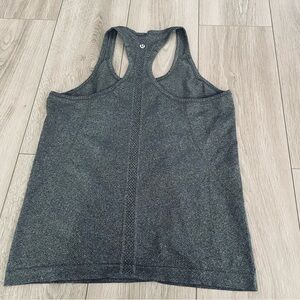 Lululemon Women 10 Gray Swiftly Tech Racerback Tank Top Breathable Shirt Running